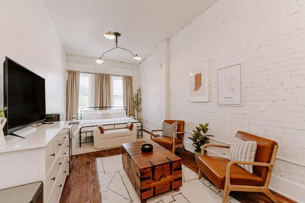 East Main Lofts - Farmhouse 204 ماديسون المظهر الخارجي الصورة